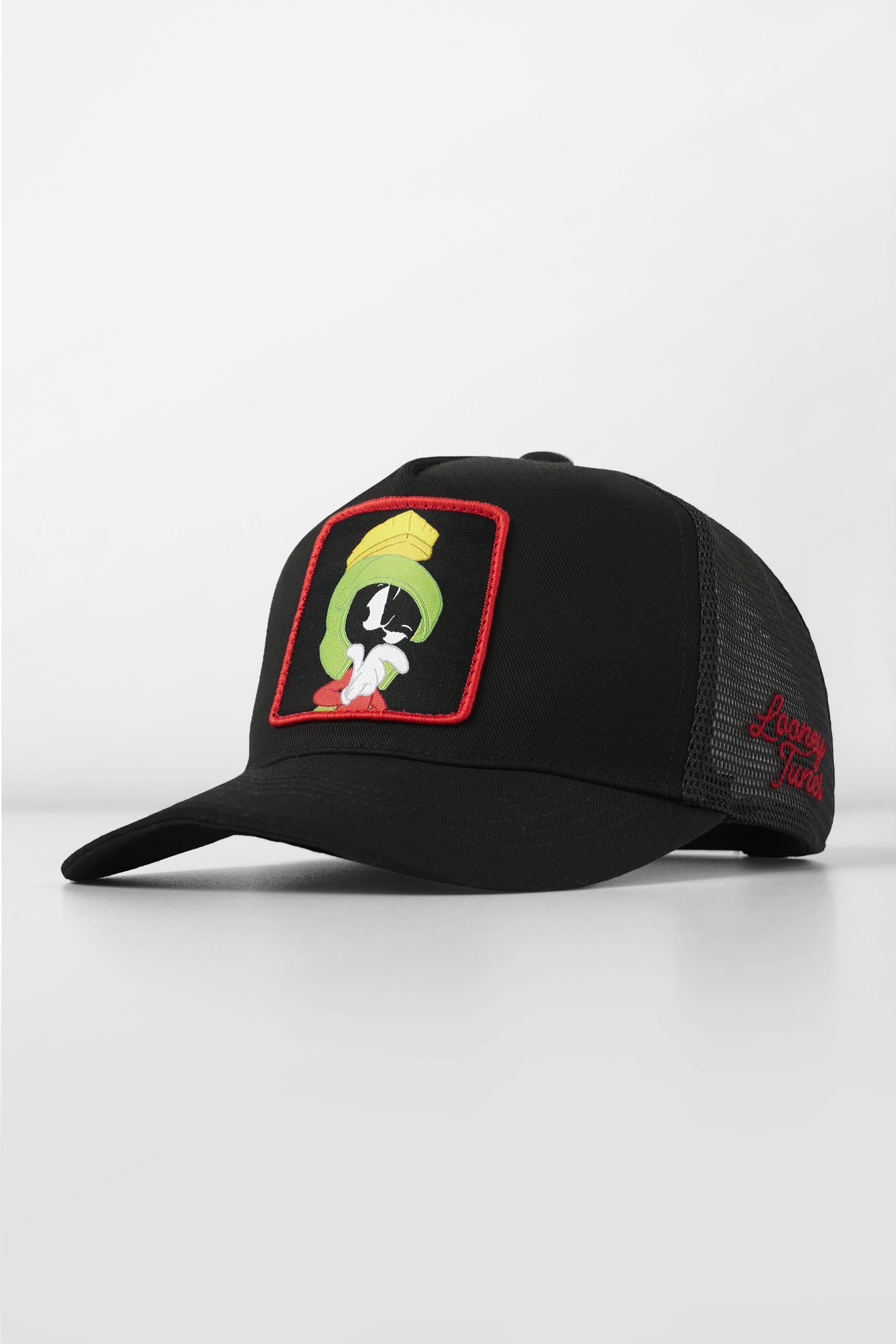 9135 - Looney Tunes Patch Trucker Hats