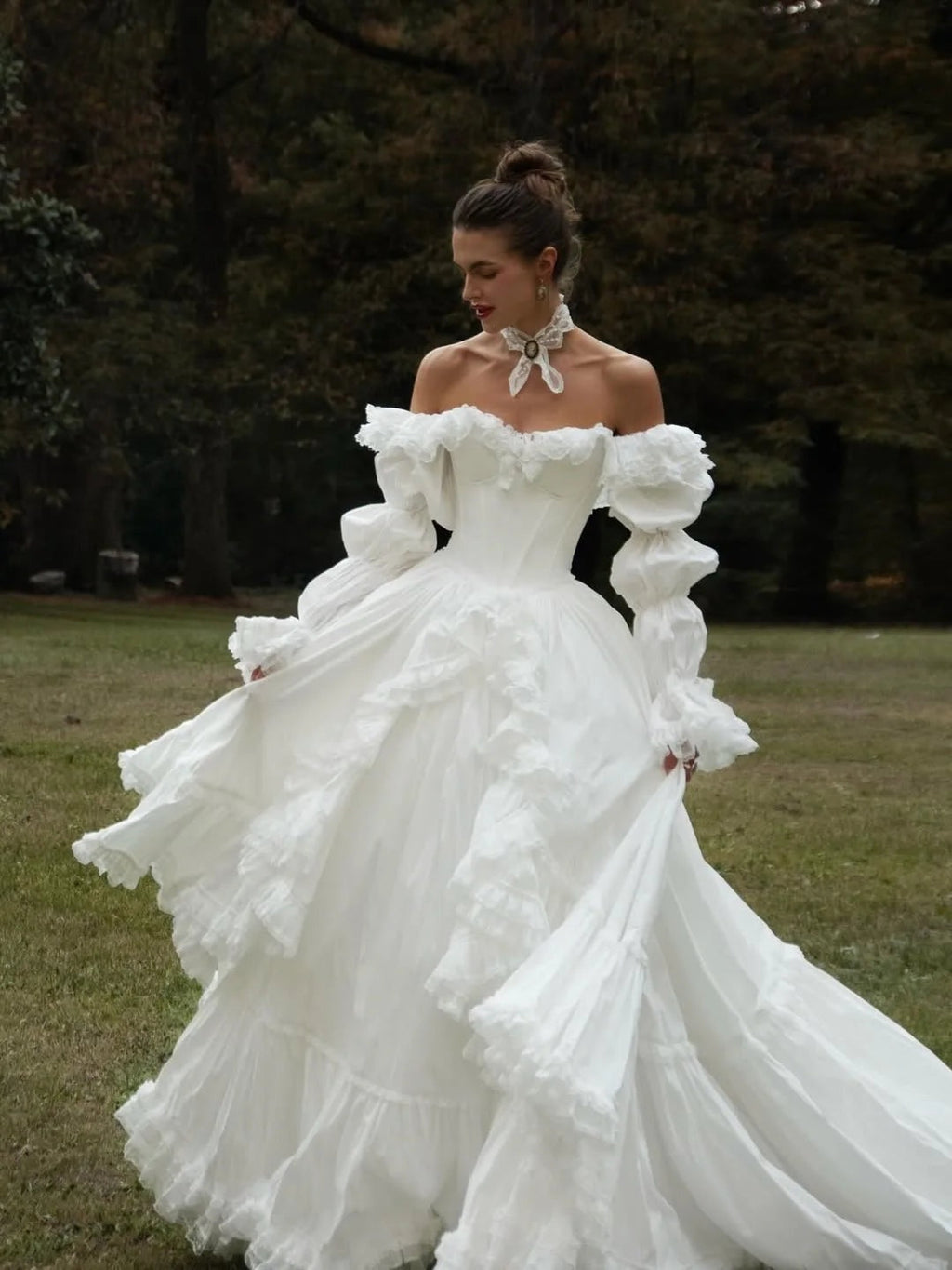Ariadna | Vestido de Novia Princesa con Volantes Mujer Manga Larga Hombros Descubiertos