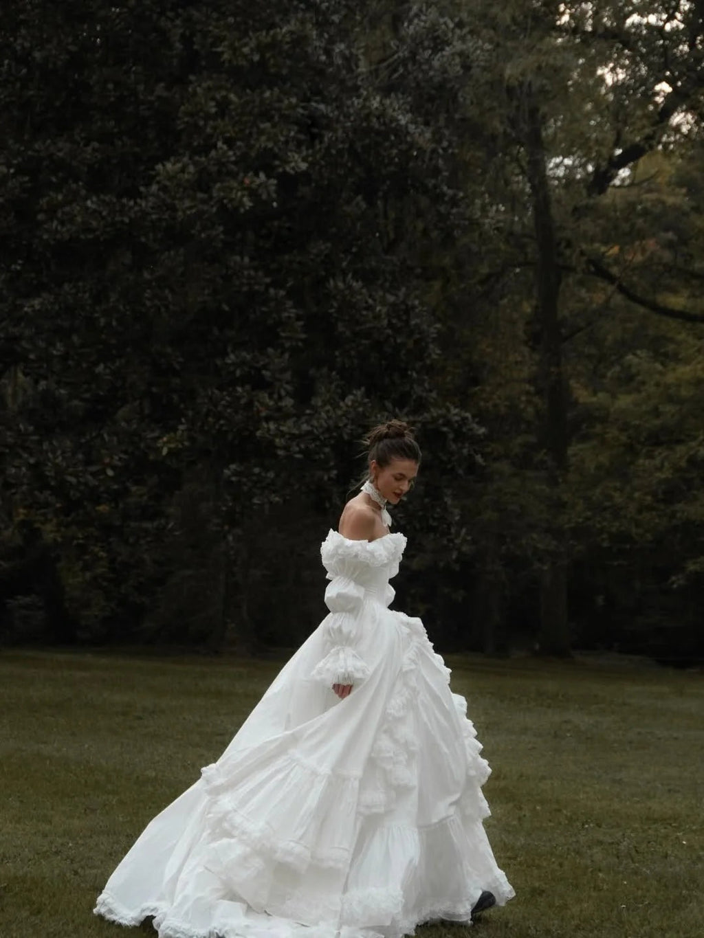 Ariadna | Vestido de Novia Princesa con Volantes Mujer Manga Larga Hombros Descubiertos