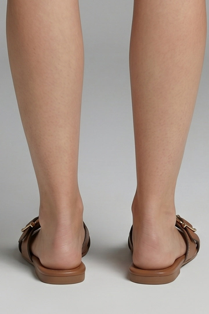Covadonga | Sandalias Planas Tiras Cruzadas Mujer Hebilla