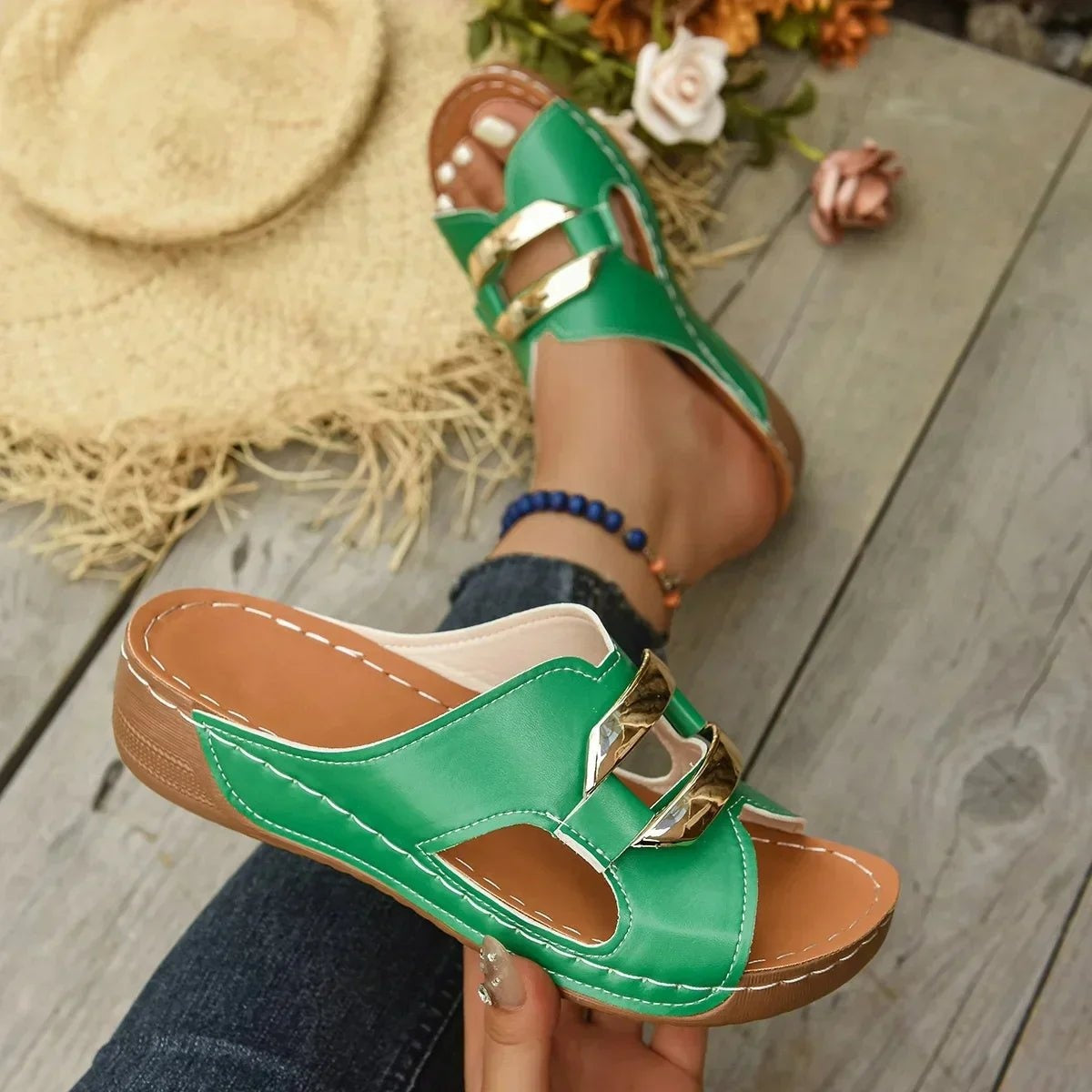 Lidia | Sandalias de Cuña Verano Mujer Slip-On Detalle Dorado