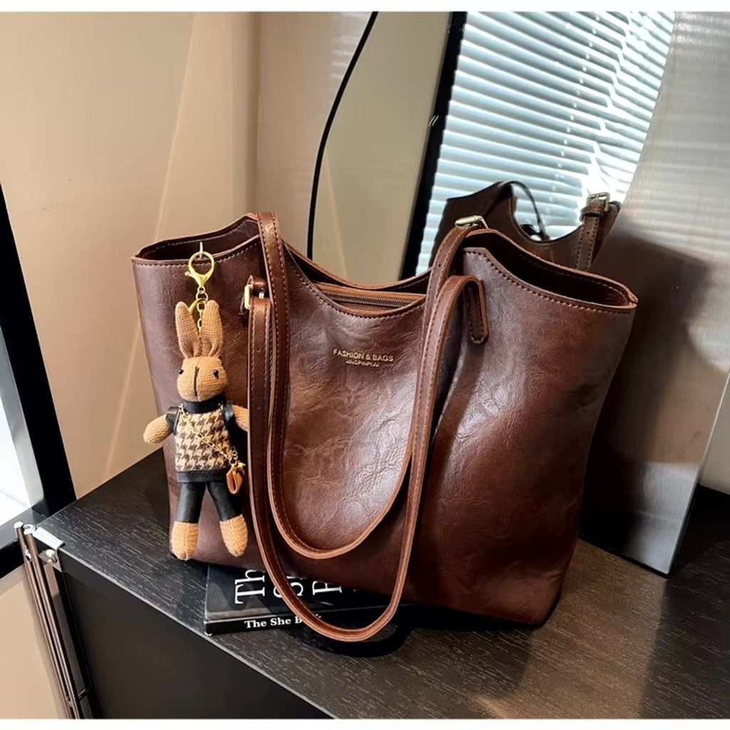 Macarena | Tote Bag de Cuero Vegano Mujer Grande con Colgante