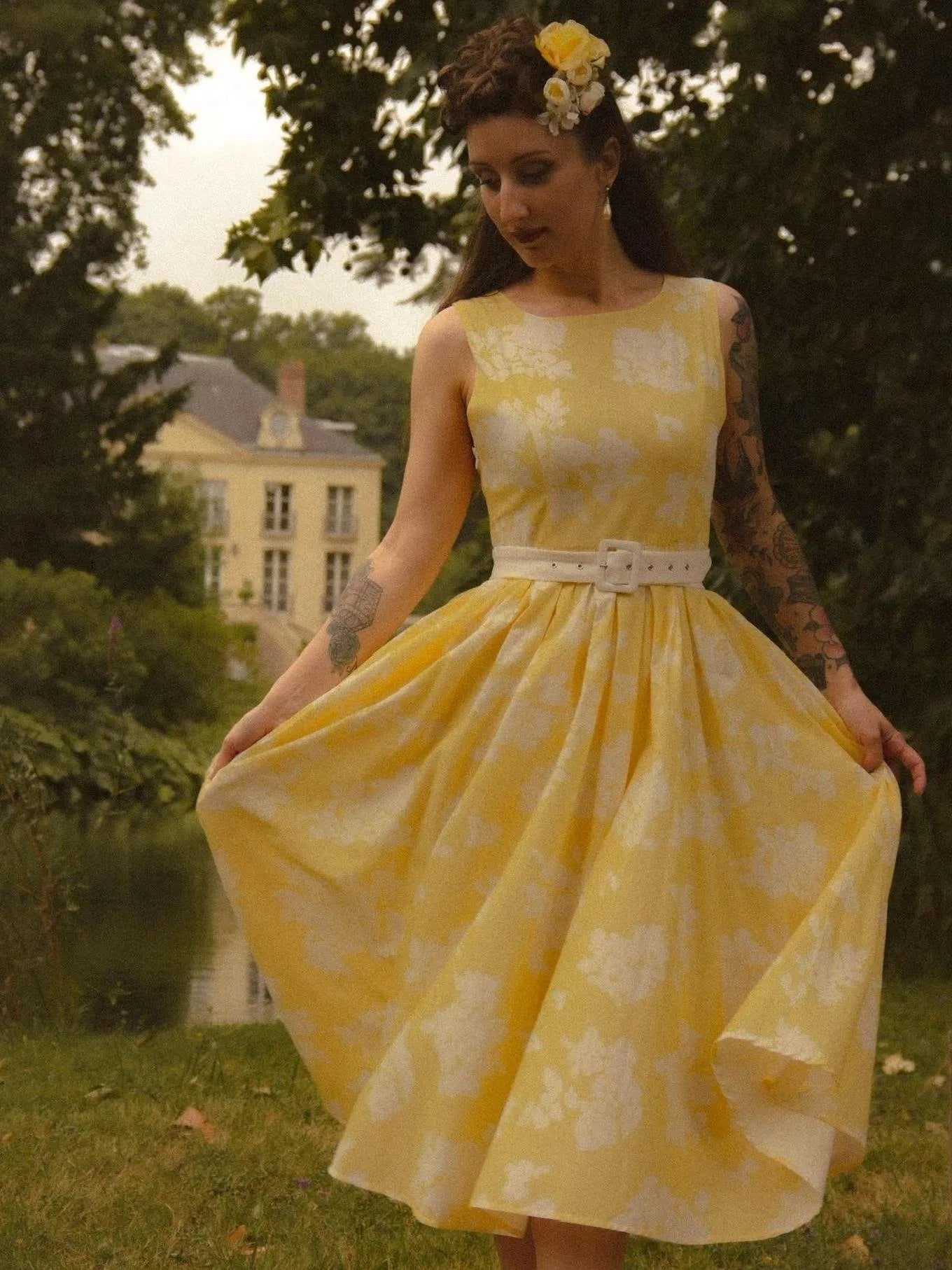 Marina | Vestido Midi Estampado Floral de Invitada Otoño Mujer Sin Mangas Plisado