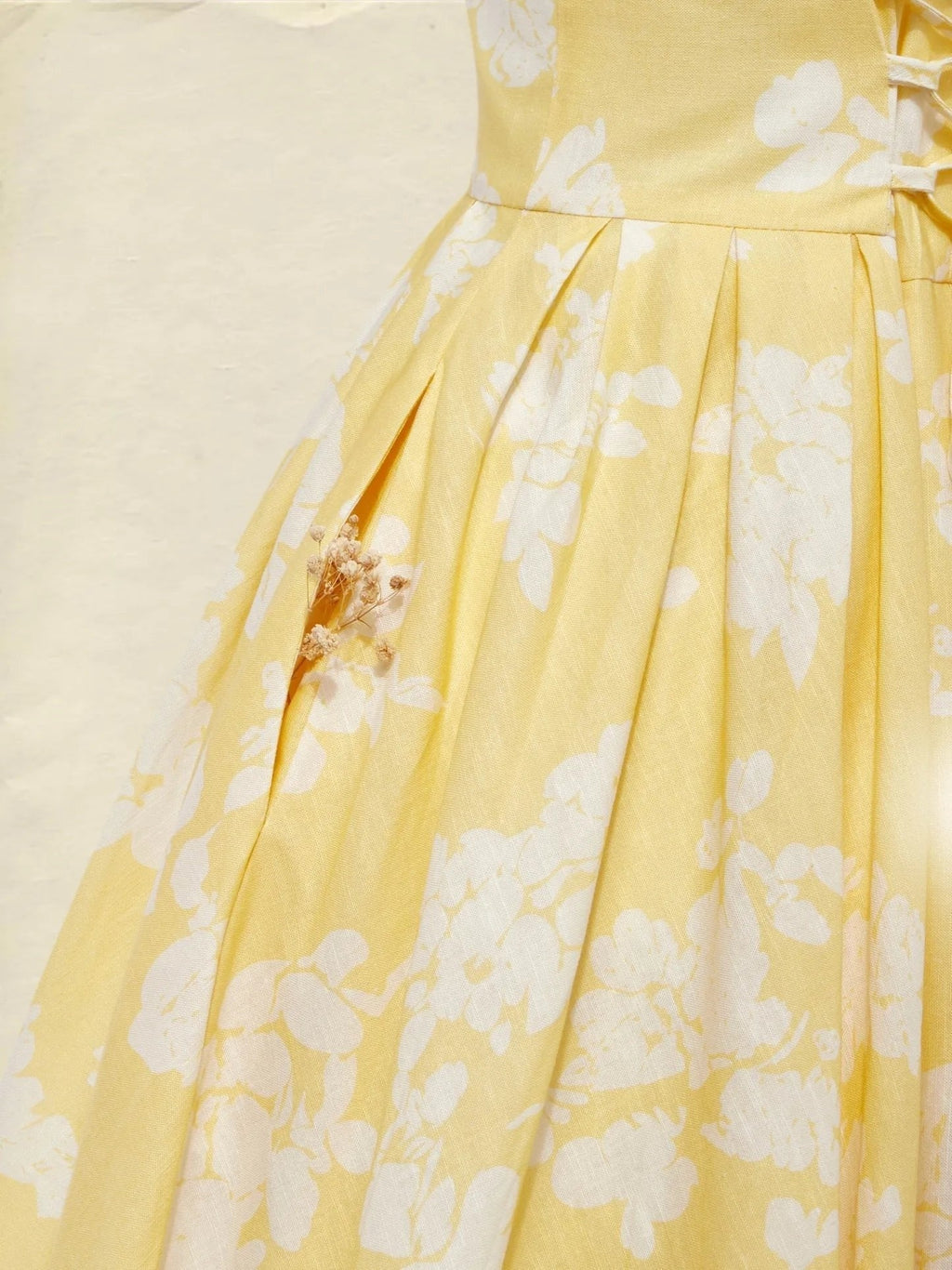 Marina | Vestido Midi Estampado Floral de Invitada Otoño Mujer Sin Mangas Plisado