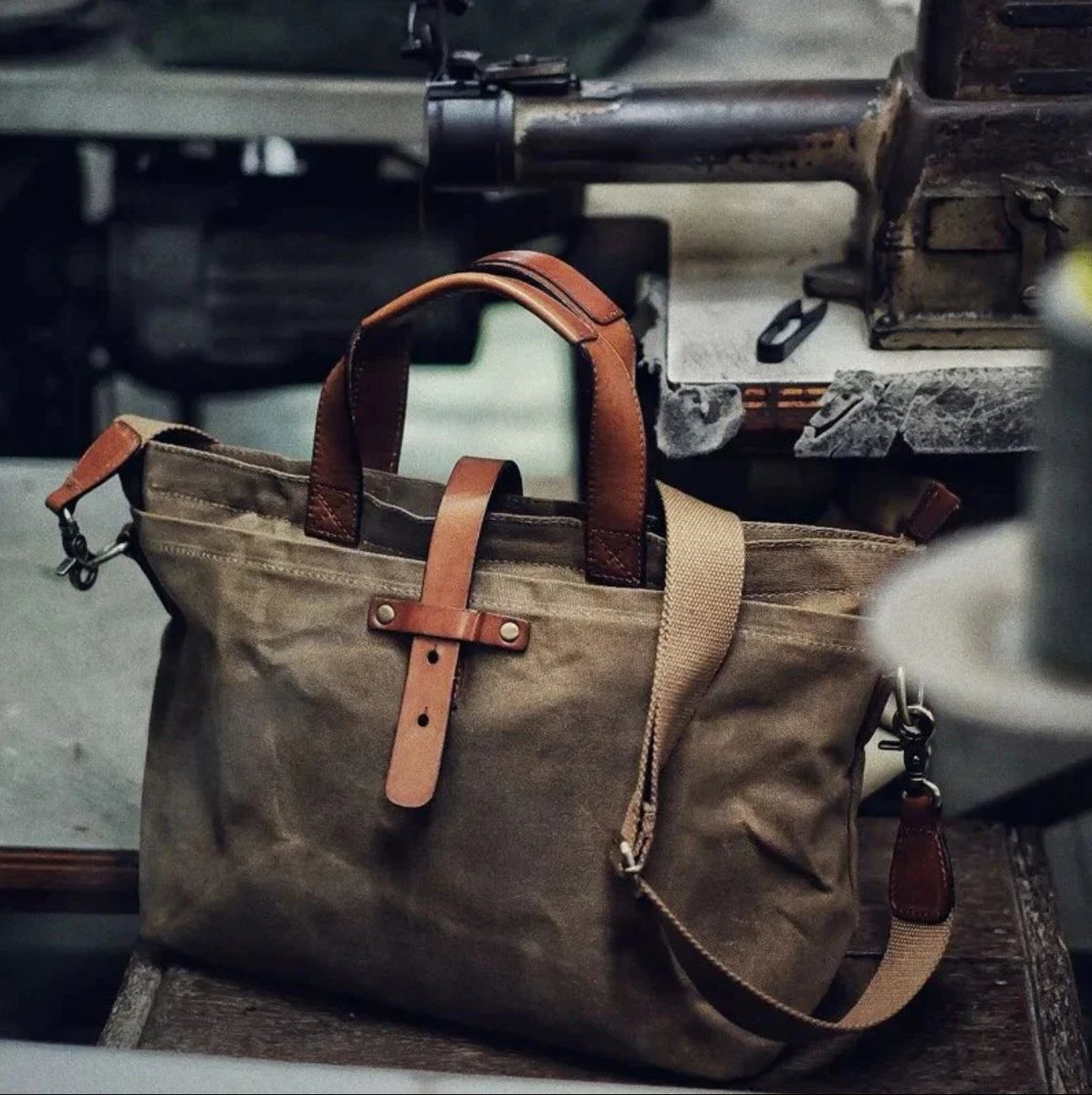 Triana | Tote Bag de Lona Encerada con Detalles de Cuero Mujer Bandolera