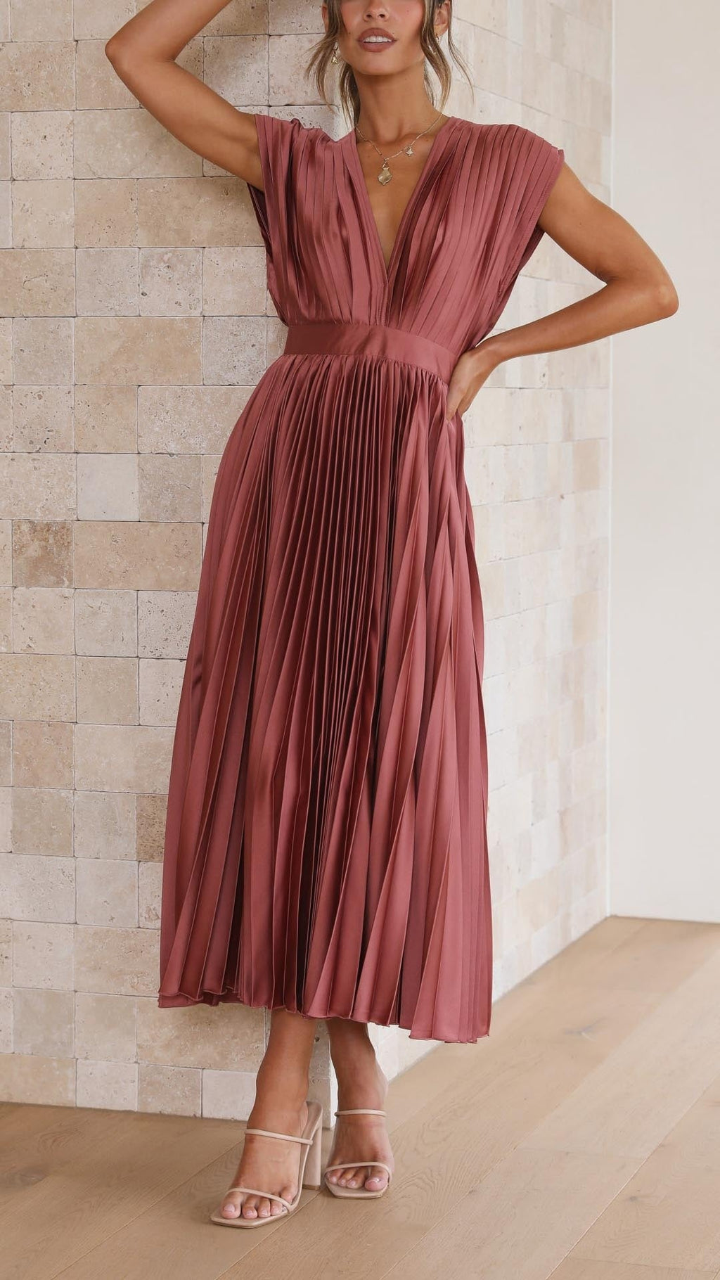 Soledad | Vestido Midi Plisado Mujer Escote V Cinturón