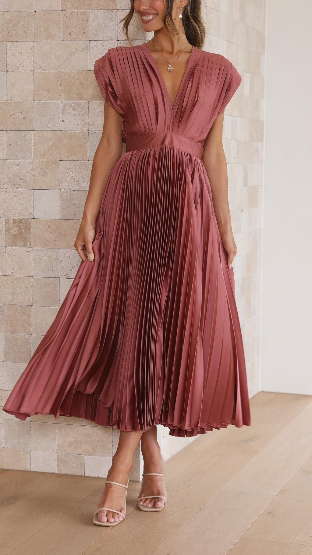 Marisol | Vestido Midi Plisado Mujer Escote V Cinturón