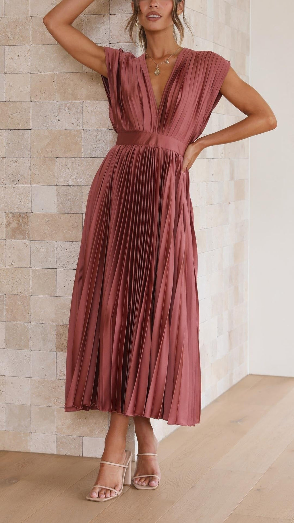 Marisol | Vestido Midi Plisado Mujer Escote V Cinturón