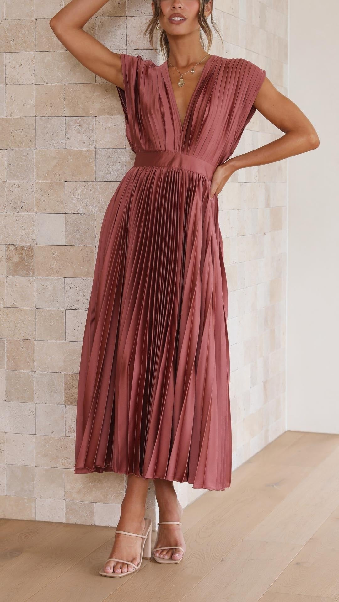 Marisol | Vestido Midi Plisado Mujer Escote V Cinturón