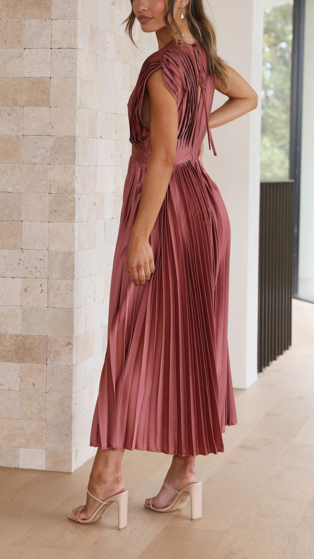 Soledad | Vestido Midi Plisado Mujer Escote V Cinturón